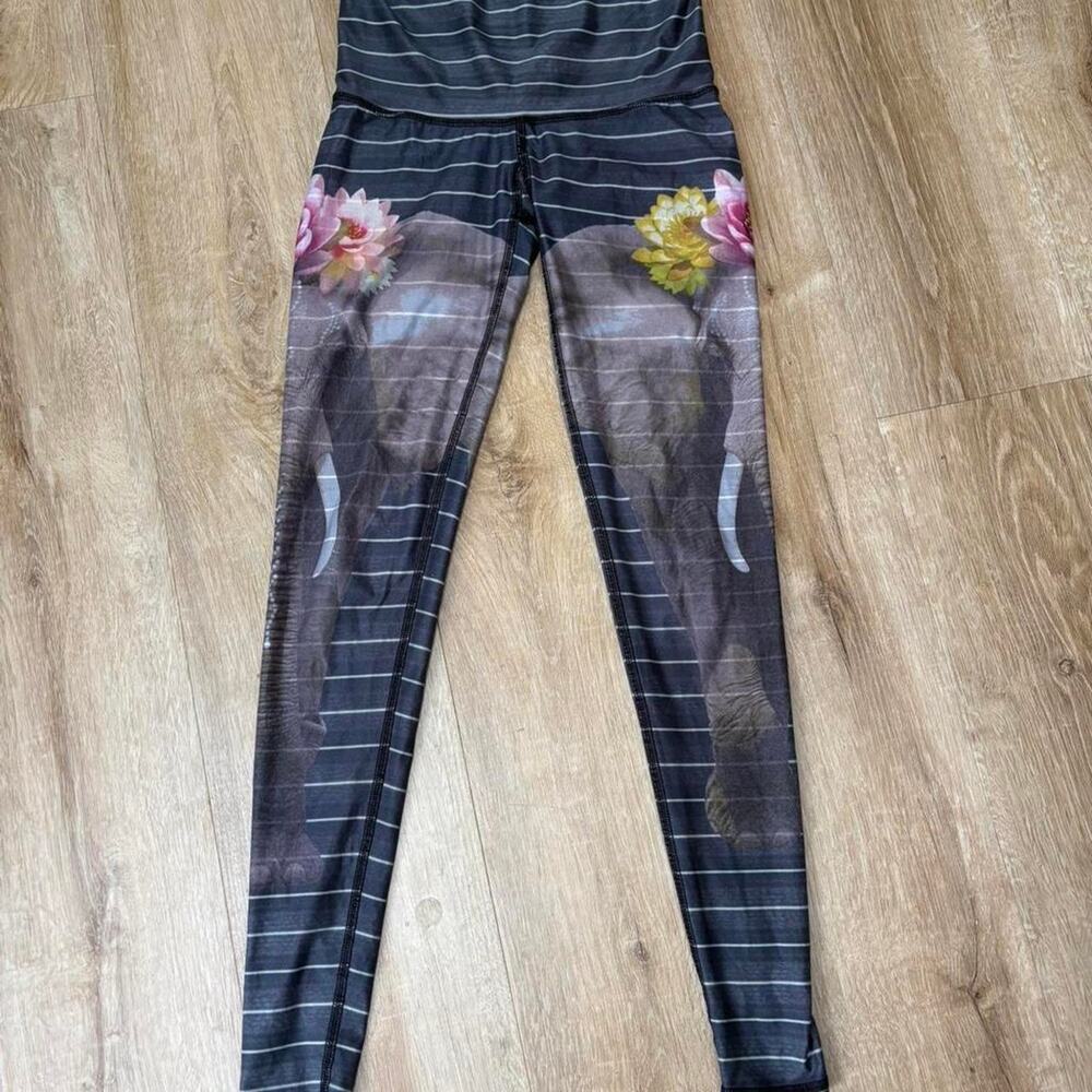Teeki black grey floral